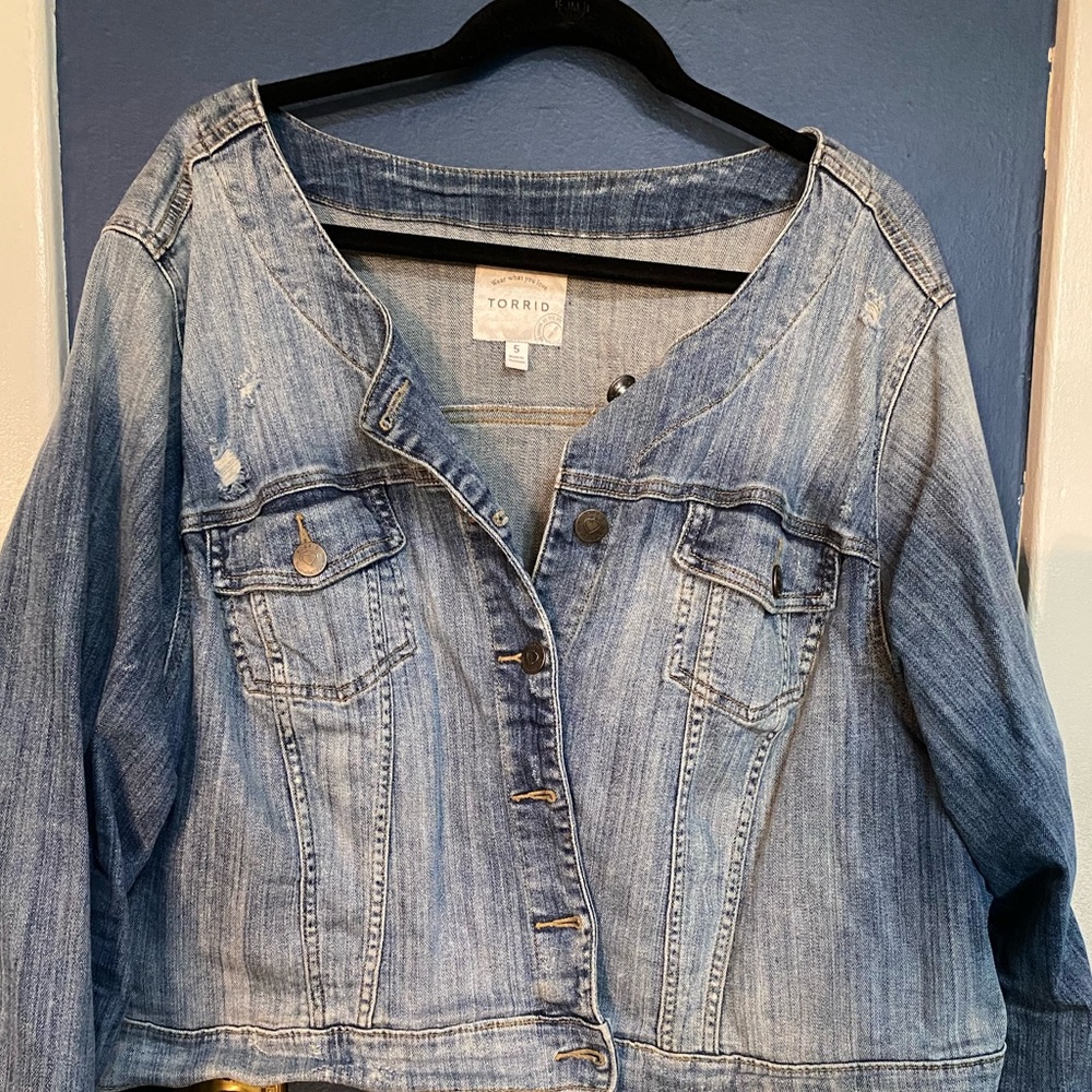 Torrid stonewashed collarless denim jacket